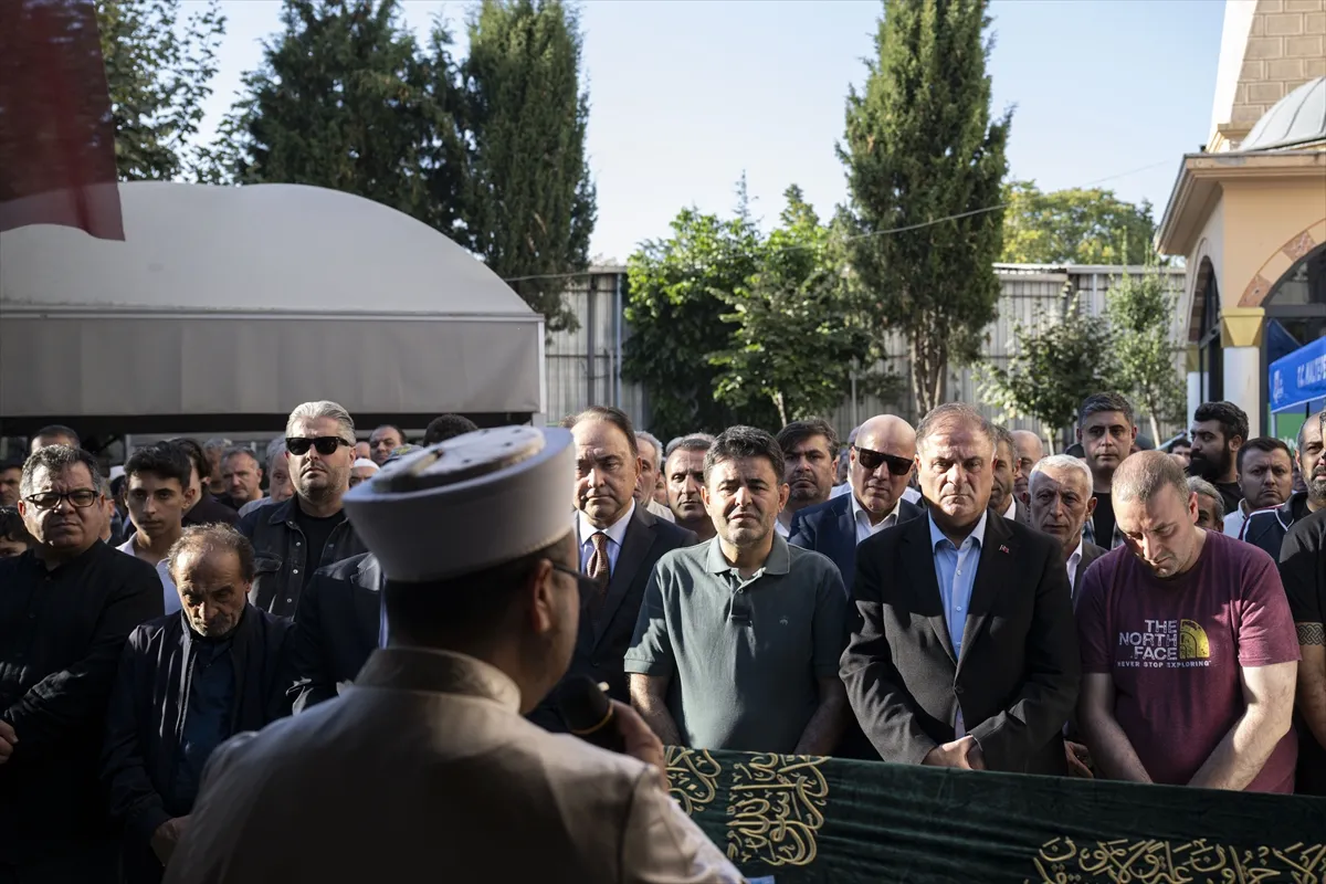 Maltepe’de çöken binada ölen Hüseyin Özkurt için cenaze töreni yapıldı Maltepe’de çöken binada ölen Hüseyin Özkurt için cenaze töreni yapıldı