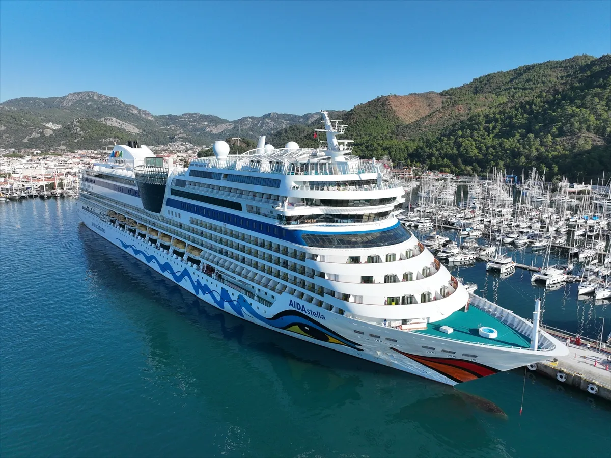 Marmaris’e Aida Stella kruvaziyeriyle 2 bin 305 turist geldi Marmaris’e Aida Stella kruvaziyeriyle 2 bin 305 turist geldi