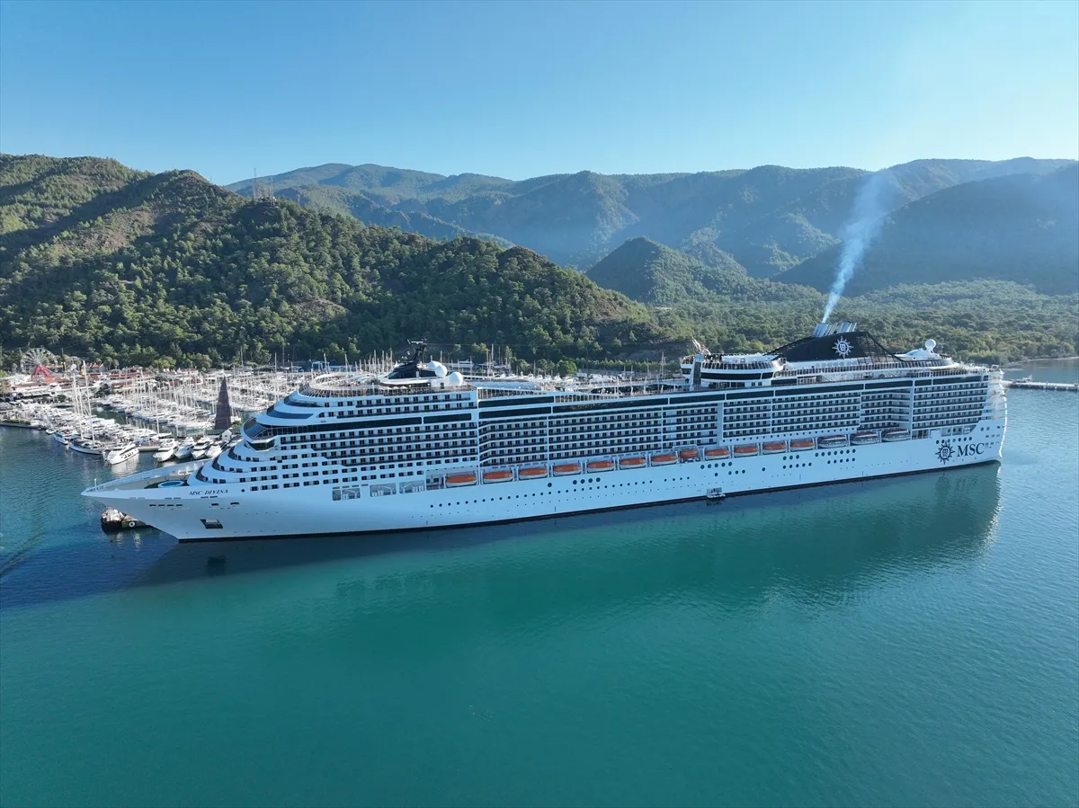 Marmaris’e MSC Divina kruvaziyeriyle 3 bin 710 turist geldi Marmaris’e MSC Divina kruvaziyeriyle 3 bin 710 turist geldi