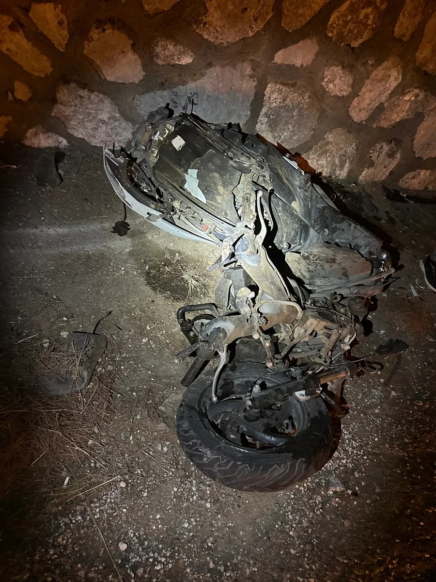 Marmaris’te otomobille çarpışan motosikletin sürücüsü yaşamını yitirdi Marmaris’te otomobille çarpışan motosikletin sürücüsü yaşamını yitirdi
