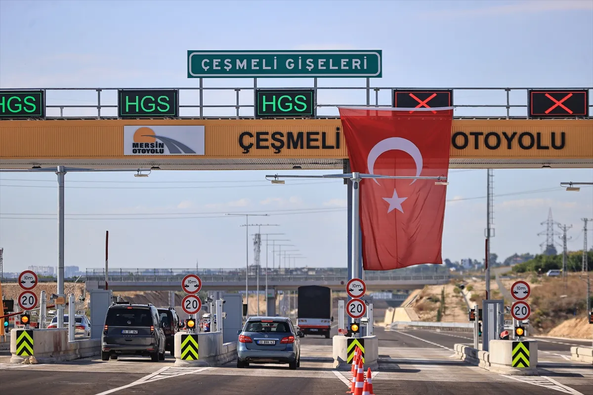 Mersin’de Çeşmeli-Taşucu Otoyolu’nun yapımı tamamlanan Kızkalesi kesimi trafiğe açıldı