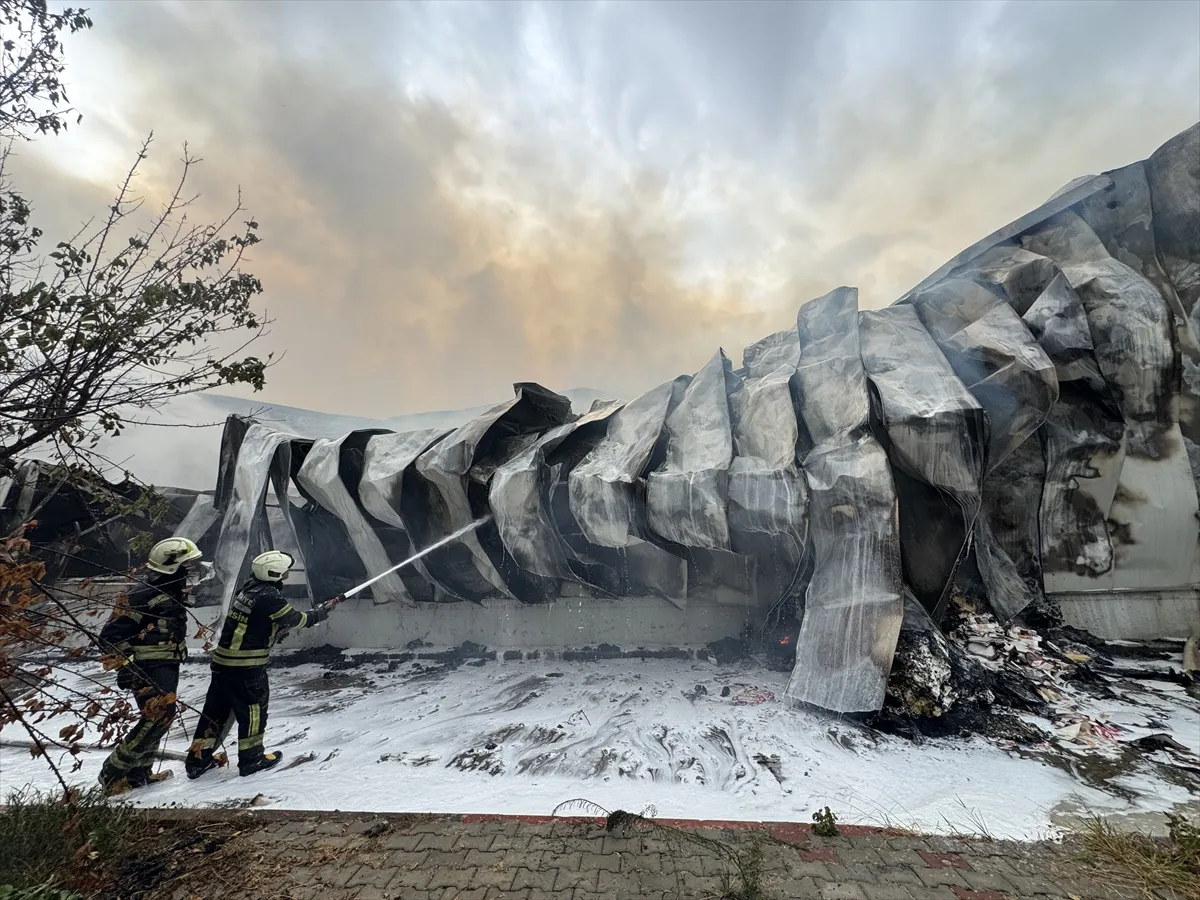 Mersin’de tütün mamulü işleme tesisinde çıkan yangın söndürüldü (GÜNCELLEME) Mersin’de tütün mamulü işleme tesisinde çıkan yangın söndürüldü (GÜNCELLEME)