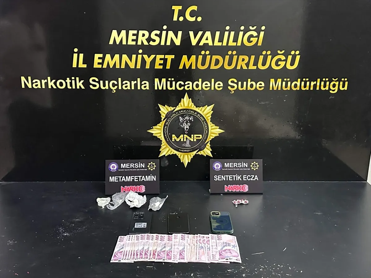 Mersin’de uyuşturucu operasyonunda yakalanan 5 zanlı tutuklandı Mersin’de uyuşturucu operasyonunda yakalanan 5 zanlı tutuklandı
