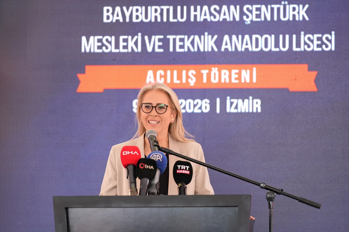 Milli Eğitim Bakanı Tekin İzmir’de hayırseverlerce yaptırılan okulun açılışına katıldı