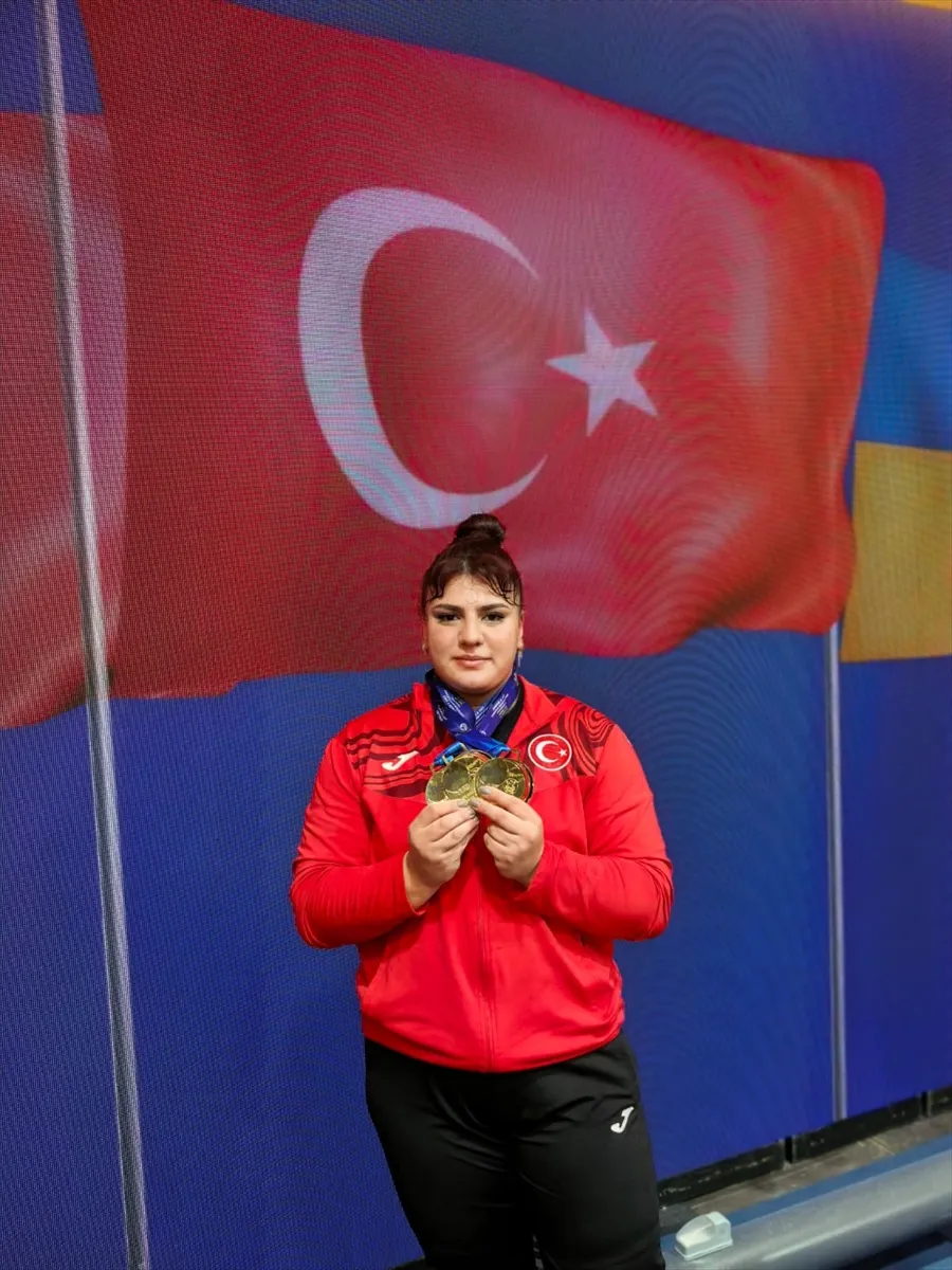 Milli halterci Tuana Süren, Avrupa Gençler Şampiyonası’nda 3 altın madalya elde etti