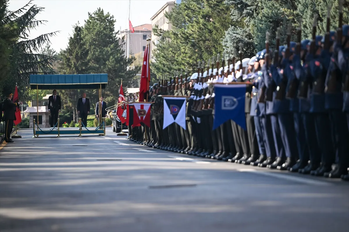 Milli Savunma Bakanı Güler, Arnavutluk Savunma Bakanı Ermal Nufi ile görüştü Milli Savunma Bakanı Güler, Arnavutluk Savunma Bakanı Ermal Nufi ile görüştü