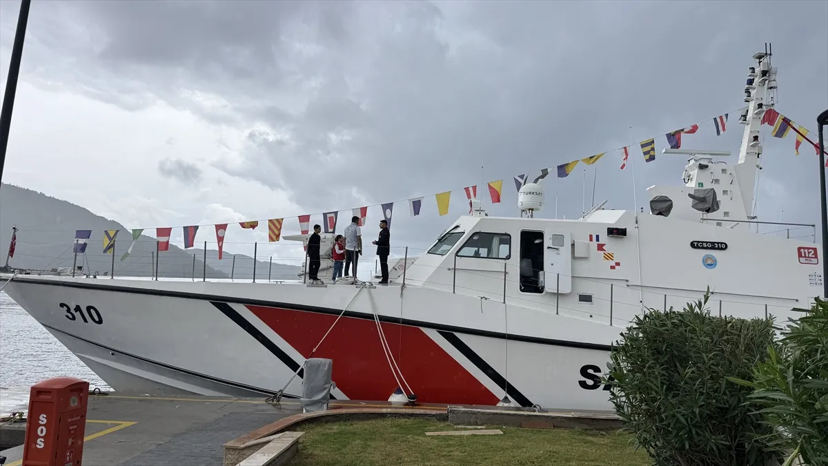 Muğla’da askeri gemiler ve botlar ziyarete açıldı