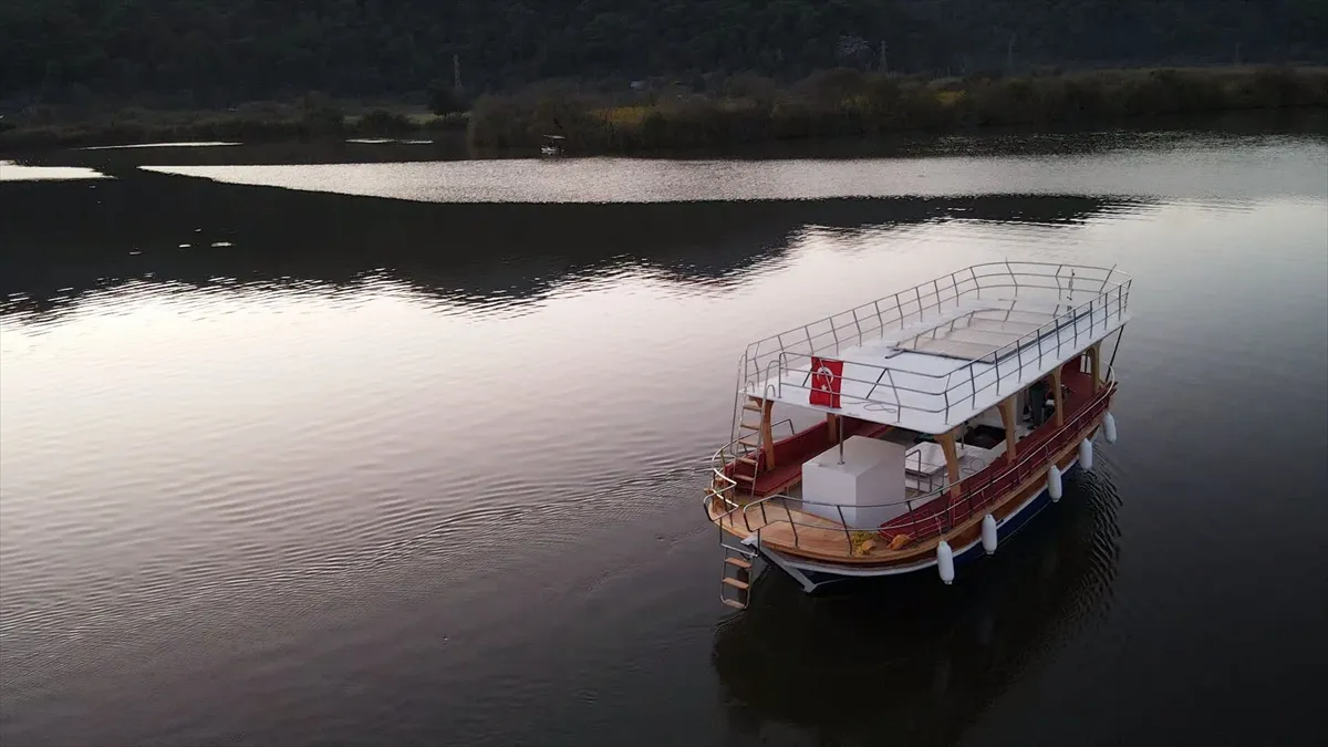 Muğla Dalyan’da elektrikli tekne ’Tomris Hatun’ suya indi Muğla Dalyan’da elektrikli tekne ’Tomris Hatun’ suya indi