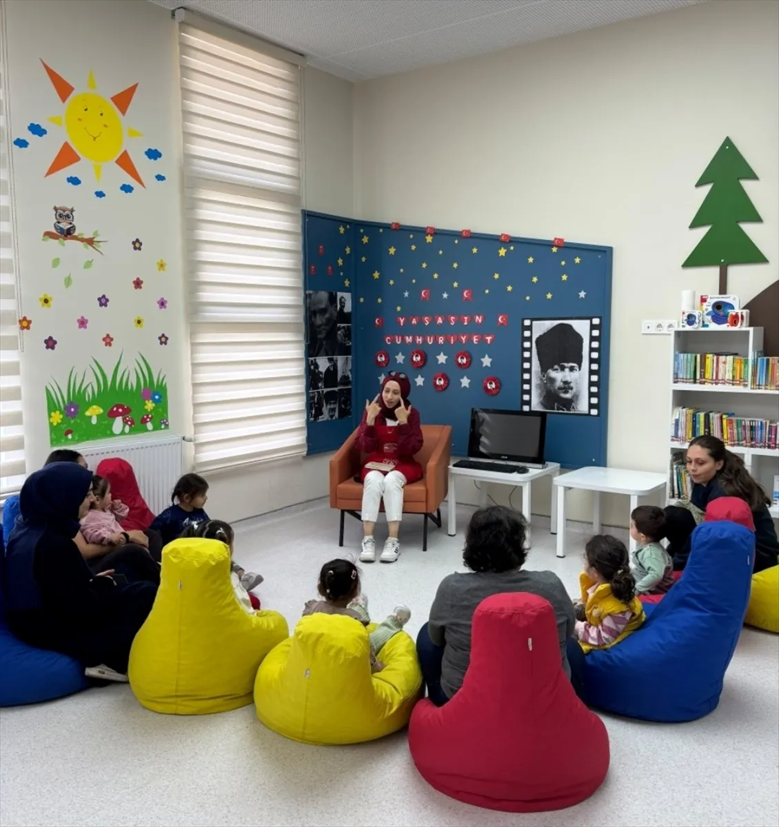 Nallıhan’da çocuklar Atatürk sevgisini sanat çalışmasıyla anlattı Nallıhan’da çocuklar Atatürk sevgisini sanat çalışmasıyla anlattı