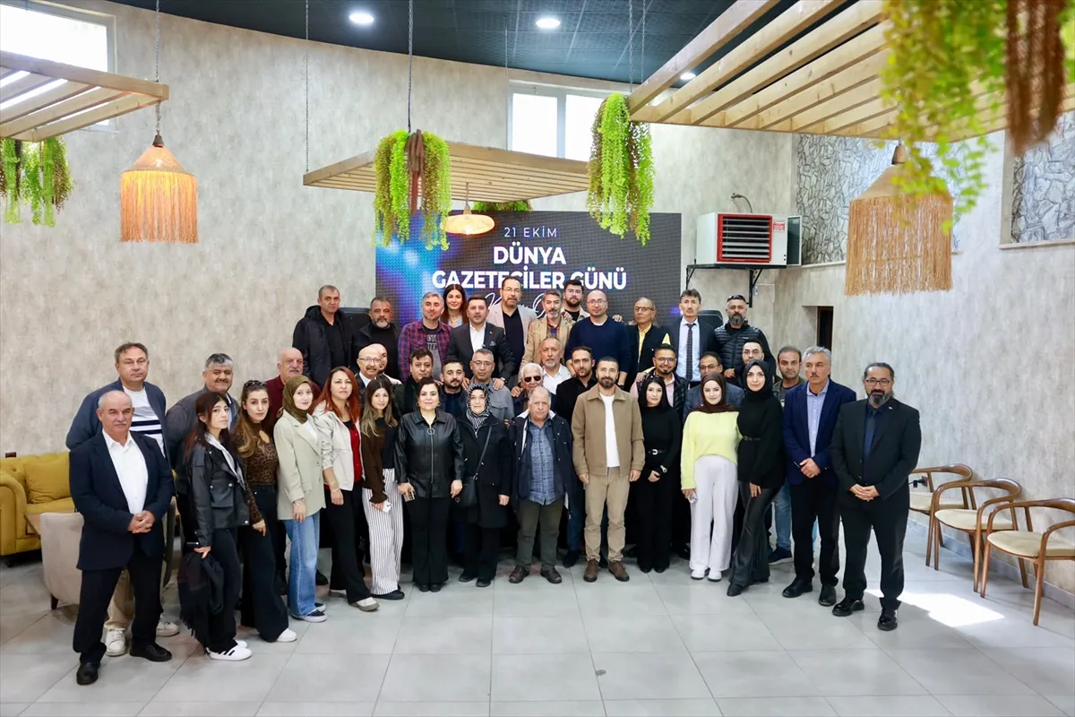 Nevşehir Belediye Başkanı Arı, kentteki gazetecilerle buluştu Nevşehir Belediye Başkanı Arı, kentteki gazetecilerle buluştu