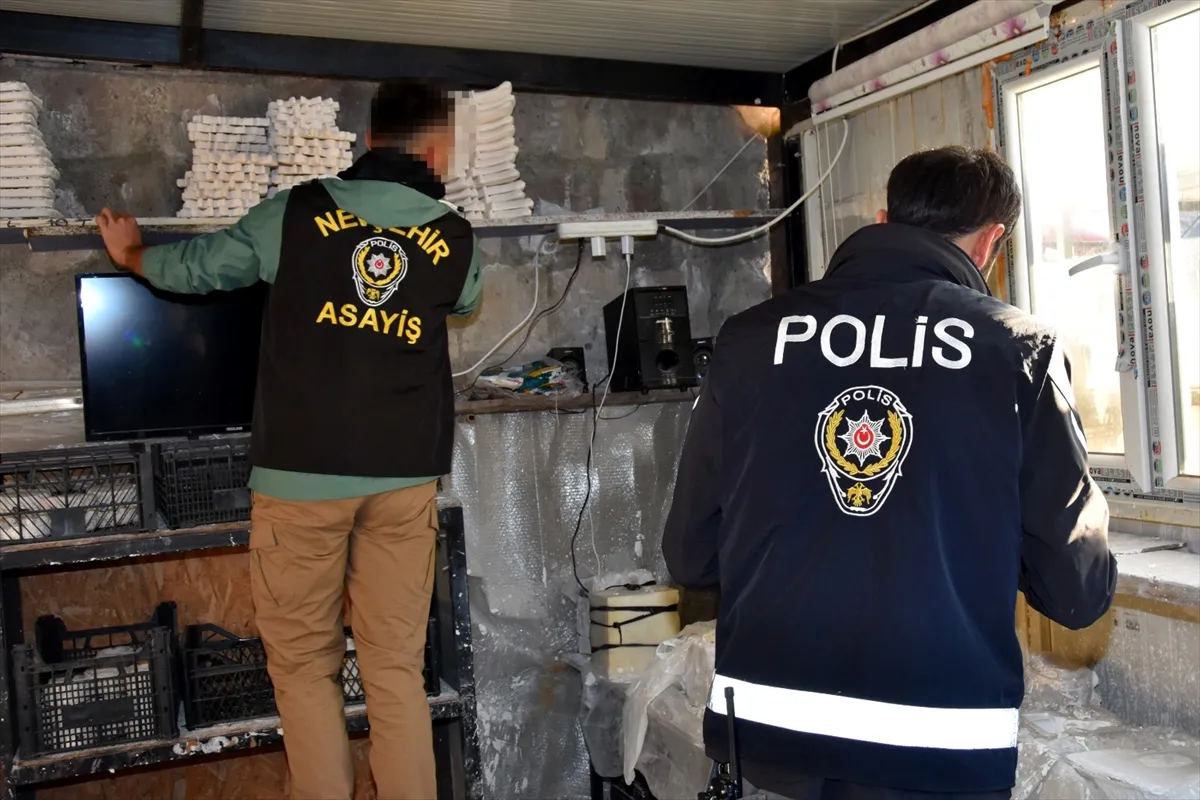 Nevşehir’de fuhuş operasyonunda 26 şüpheli yakalandı Nevşehir’de fuhuş operasyonunda 26 şüpheli yakalandı