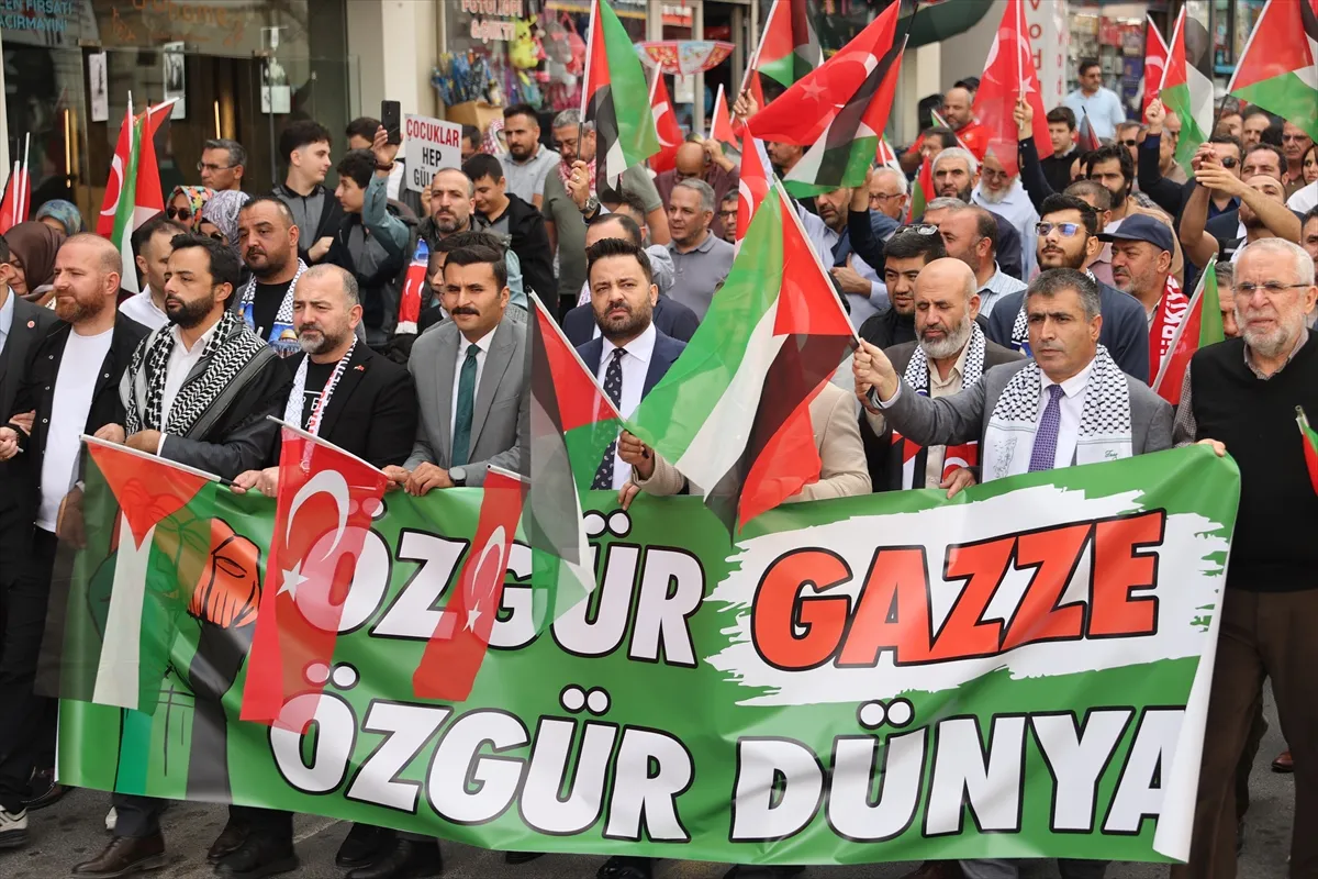Nevşehir’de Gazze’ye destek yürüyüşü düzenlendi Nevşehir’de Gazze’ye destek yürüyüşü düzenlendi