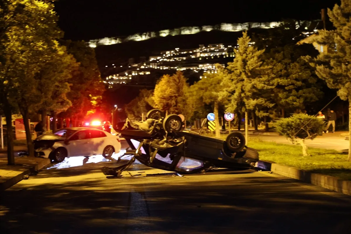 Nevşehir’de üç otomobilin karıştığı kazada 6 kişi yaralandı