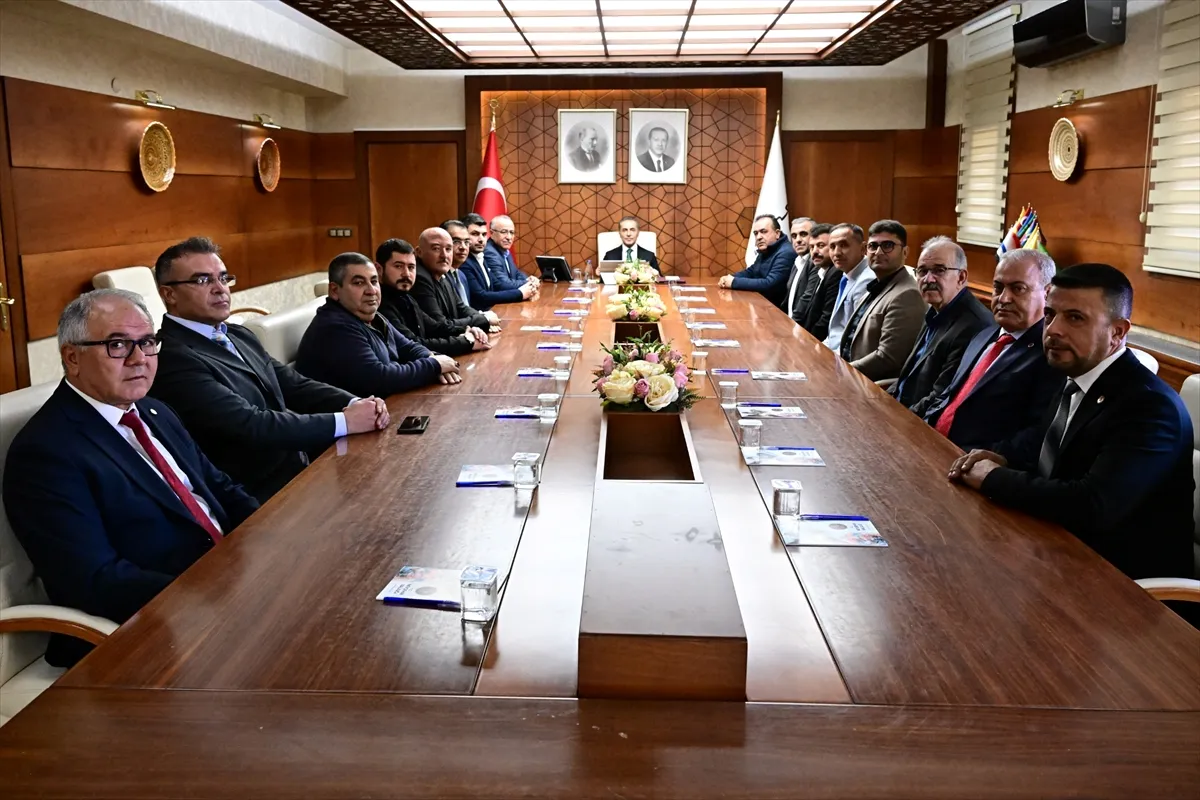Nevşehir Valisi Hüseyin Kök, muhtarları kabul etti Nevşehir Valisi Hüseyin Kök, muhtarları kabul etti