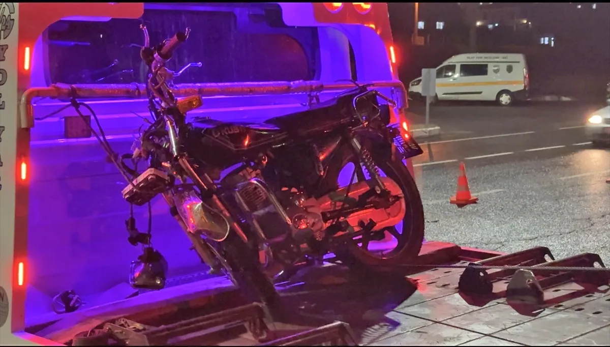 Niğde’de hafif ticari araç ile motosikletin çarpışması sonucu 2 kişi öldü, 1 kişi yaralandı