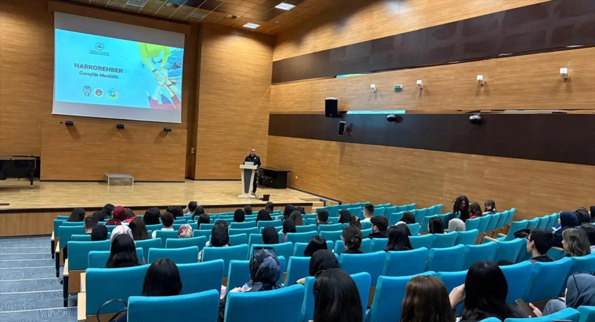 Niğde’de polisten uyuşturucuya karşı bilgilendirme çalışması