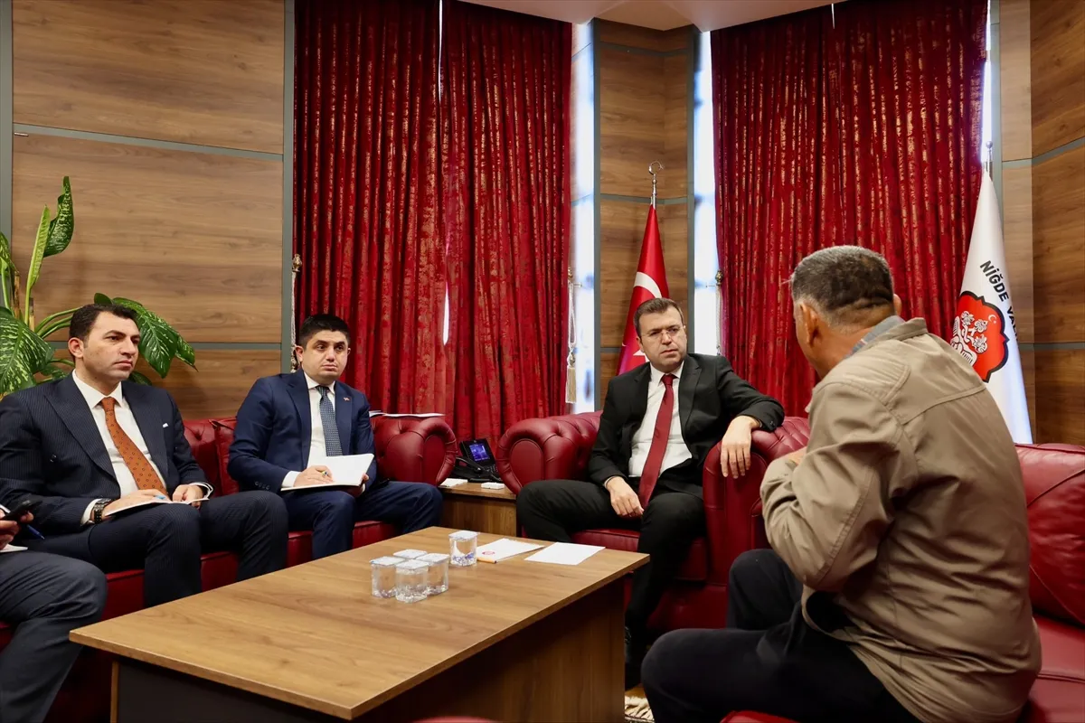 Niğde Valisi Akmeşe, vatandaşlarla buluştu Niğde Valisi Akmeşe, vatandaşlarla buluştu