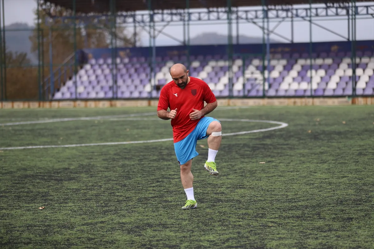 Ordu’da 11 taklalı gol sevinci yapan futbolcu rekora hazırlanıyor Ordu’da 11 taklalı gol sevinci yapan futbolcu rekora hazırlanıyor