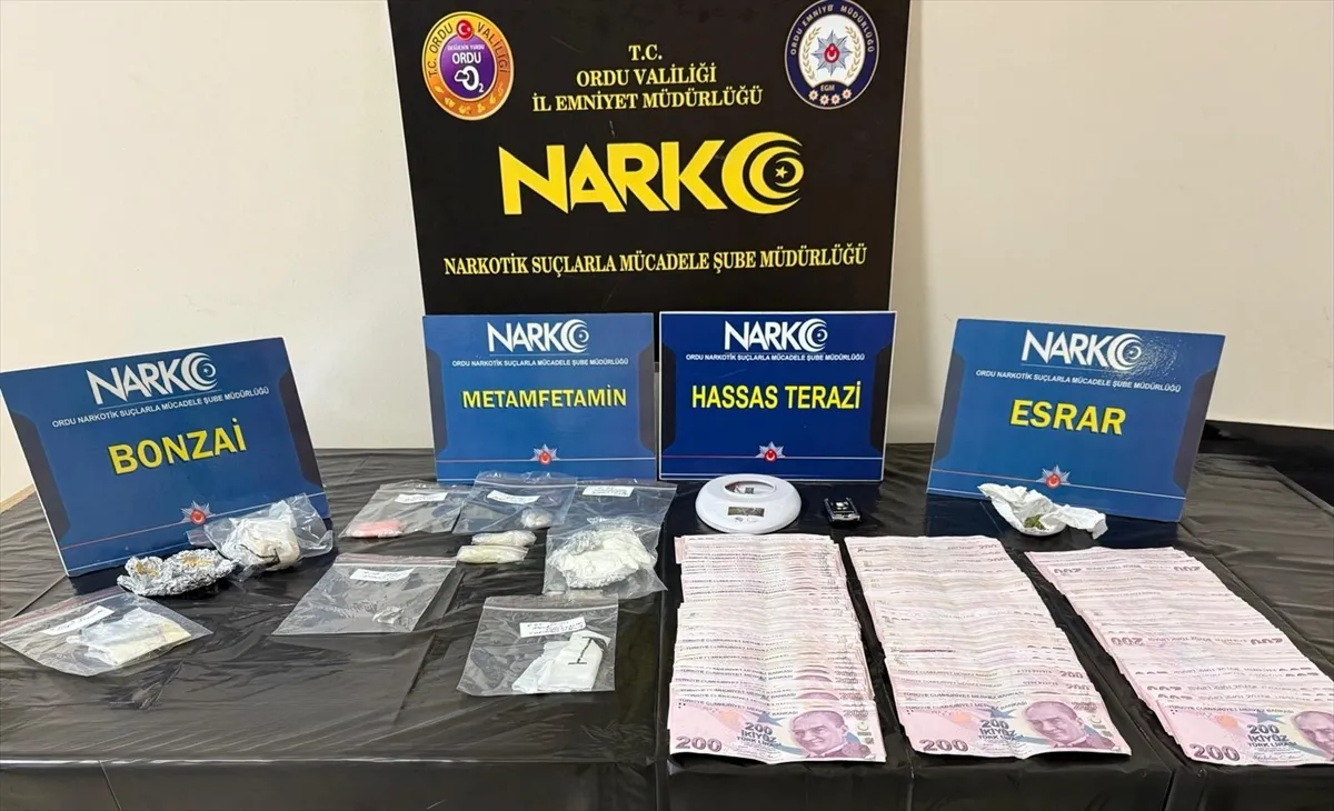 Ordu’da uyuşturucu operasyonlarında yakalanan 4 şüpheliden 3’ü tutuklandı Ordu’da uyuşturucu operasyonlarında yakalanan 4 şüpheliden 3’ü tutuklandı