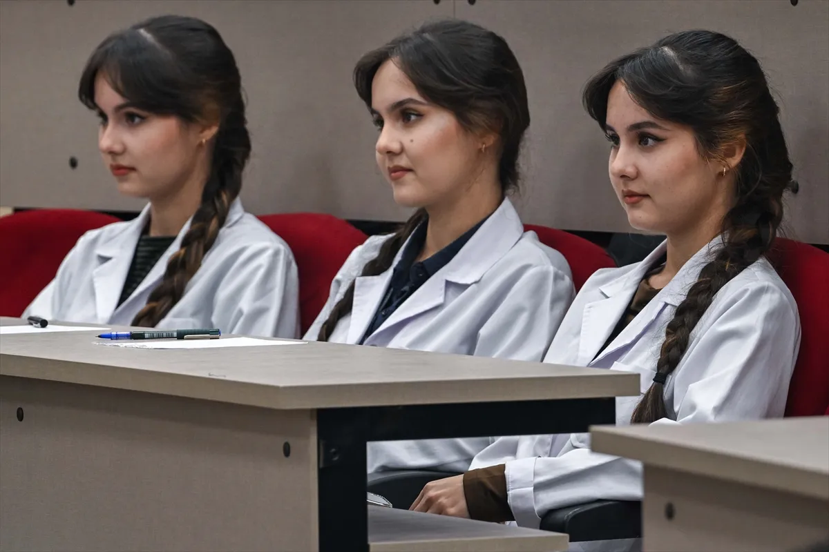 Özbek üçüz kız kardeşlerin tıp eğitimi, İbn-i Sina’nın topraklarından Türkiye’ye uzandı Özbek üçüz kız kardeşlerin tıp eğitimi, İbn-i Sina’nın topraklarından Türkiye’ye uzandı