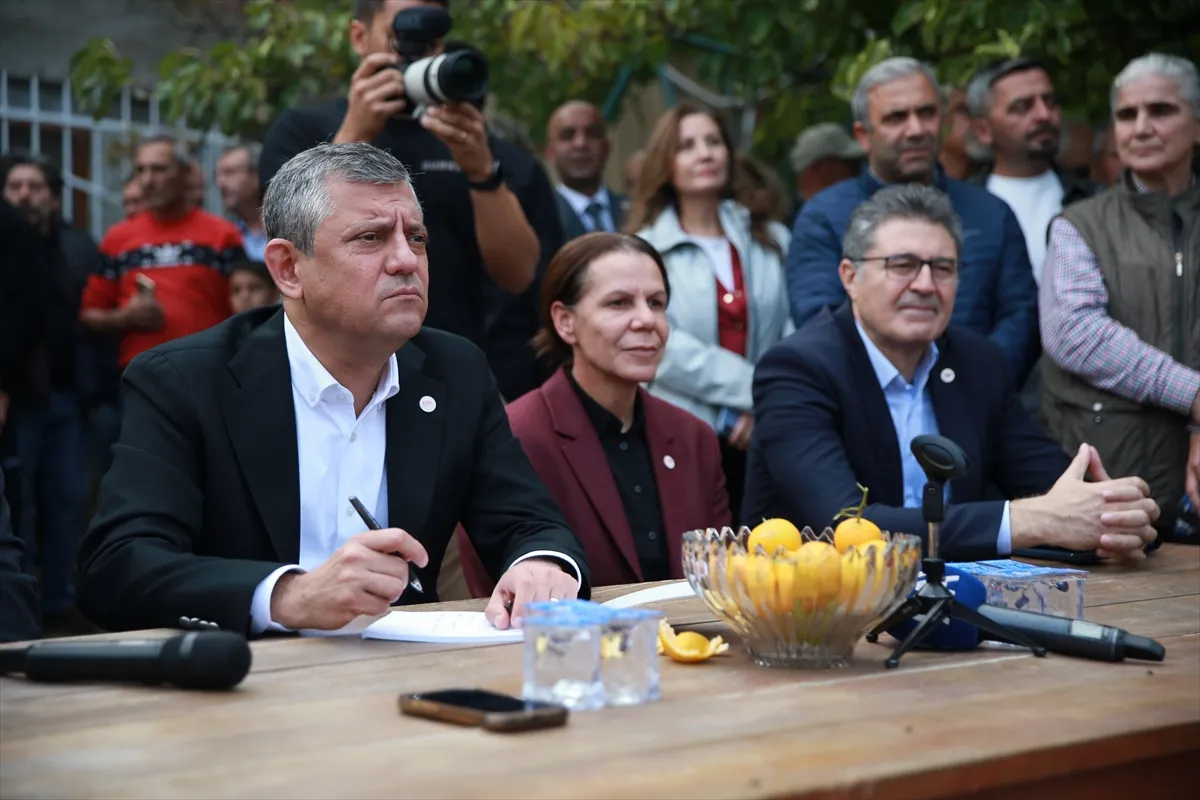Özel, Balıkesir’de zeytin üreticileriyle buluştu Özel, Balıkesir’de zeytin üreticileriyle buluştu