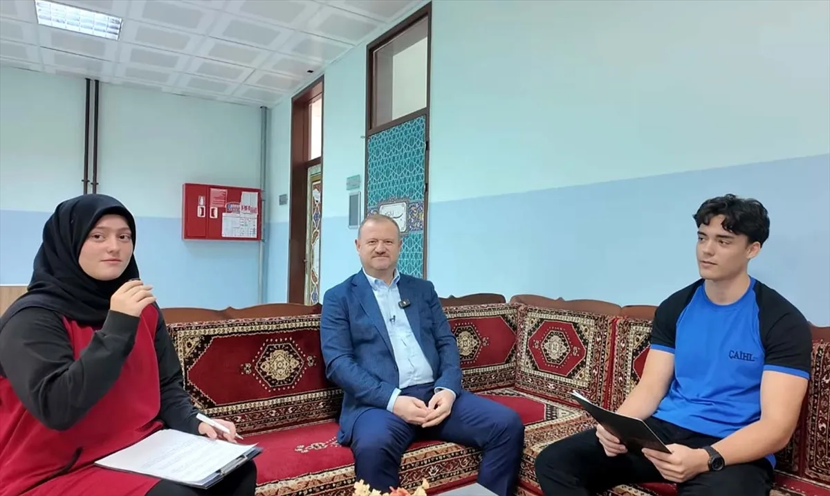 RTÜK Başkanı Daniş, Çanakkale’de öğrencilerin sorularını cevapladı RTÜK Başkanı Daniş, Çanakkale’de öğrencilerin sorularını cevapladı