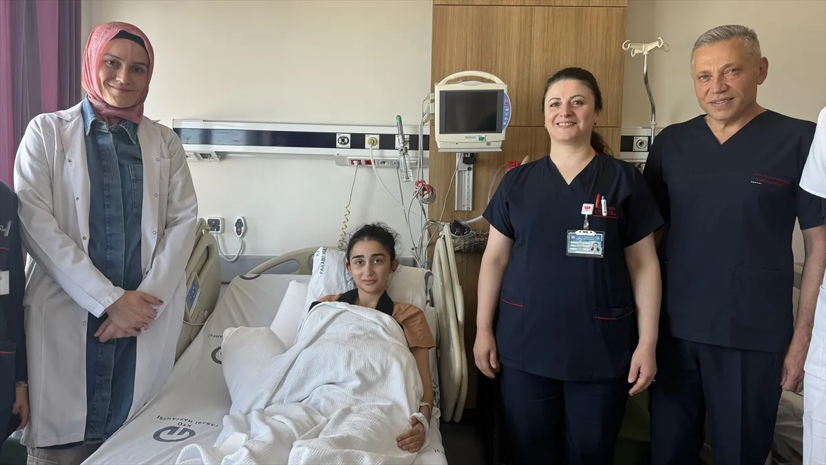 Sağ ana bronşu kopan genç kız zamanında müdahaleyle hayata tutundu