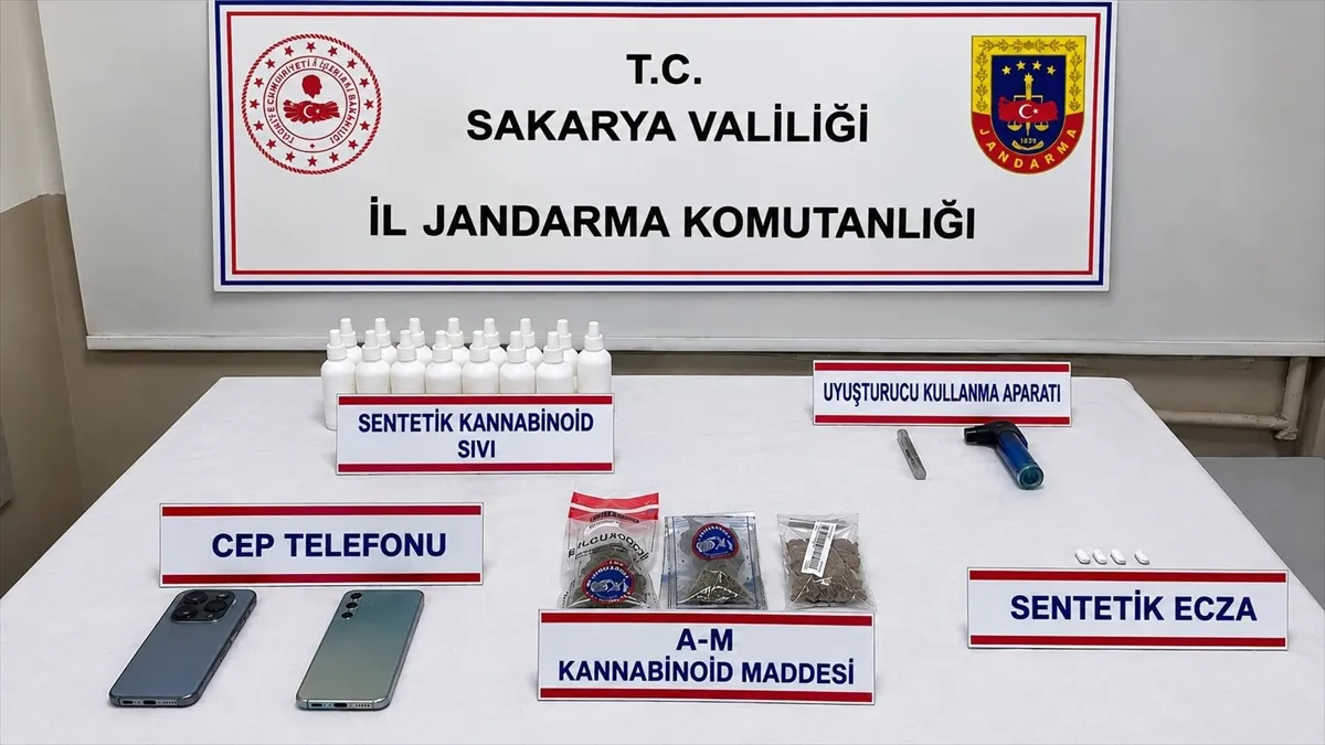 Sakarya’da kovalamacayla yakalanan uyuşturucu şüphelisi tutuklandı Sakarya’da kovalamacayla yakalanan uyuşturucu şüphelisi tutuklandı