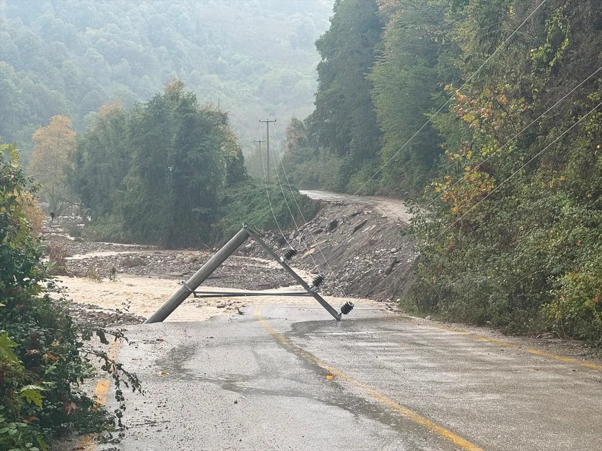 Sakarya’da sağanak hayatı olumsuz etkiledi Sakarya’da sağanak hayatı olumsuz etkiledi
