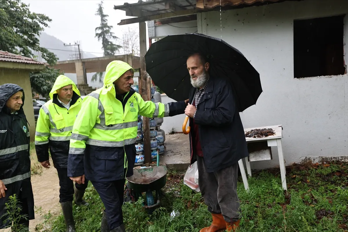 Sakarya’da sağanak nedeniyle mahsur kalan 120 kişi kurtarıldı Sakarya’da sağanak nedeniyle mahsur kalan 120 kişi kurtarıldı
