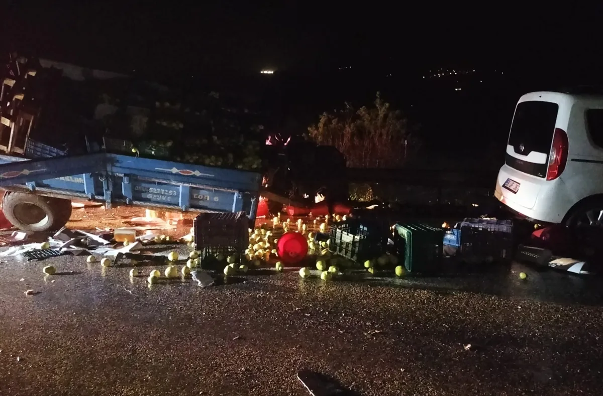 Sakarya’daki trafik kazasında ölen AK Parti Geyve Teşkilat Başkanı İzmir’in cenazesi defnedildi Sakarya’daki trafik kazasında ölen AK Parti Geyve Teşkilat Başkanı İzmir’in cenazesi defnedildi