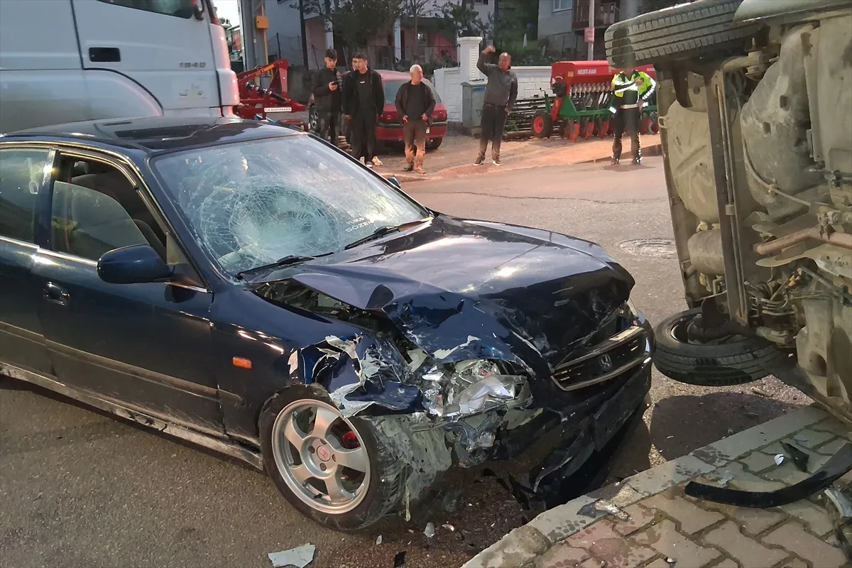 Samsun’da iki otomobil çarpıştı: 4 yaralı Samsun’da iki otomobil çarpıştı: 4 yaralı