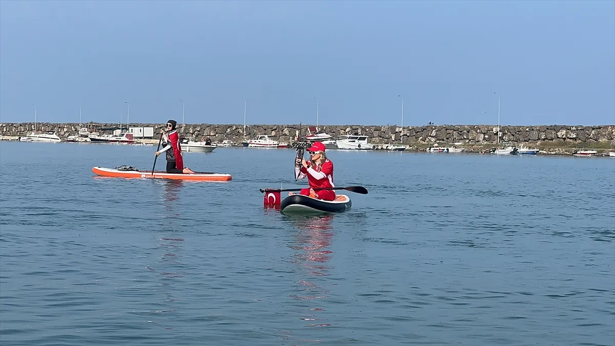 Samsun’da sporcular SUP tahtasıyla Karadeniz’e açıldı Samsun’da sporcular SUP tahtasıyla Karadeniz’e açıldı