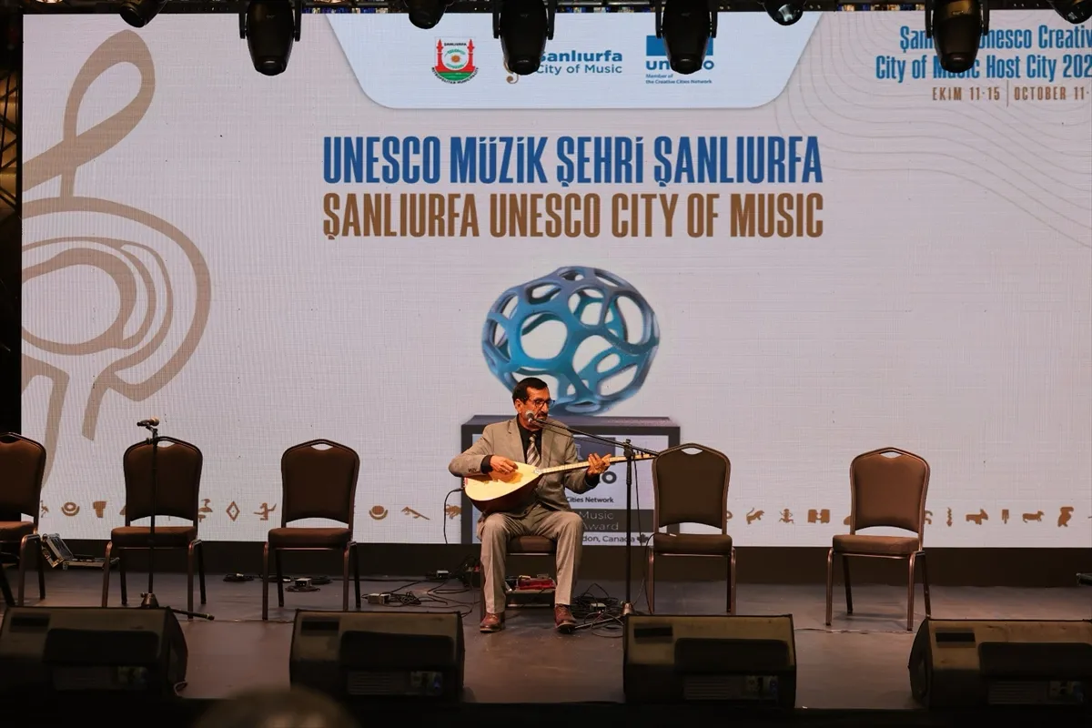 Şanlıurfa’da aşıklar, dengbejler ve abdallar müzik şöleni sundu