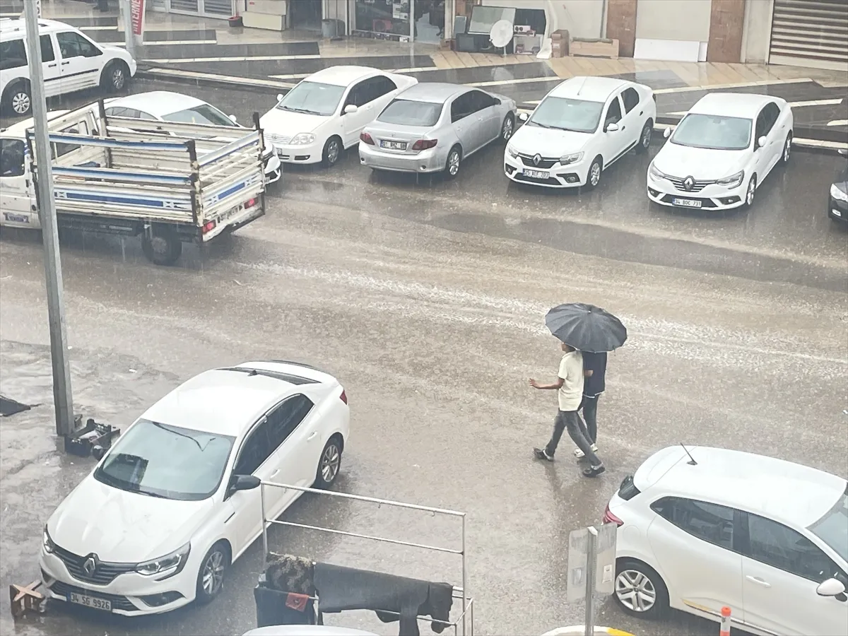 Şanlıurfa’da sağanak hayatı olumsuz etkiledi Şanlıurfa’da sağanak hayatı olumsuz etkiledi