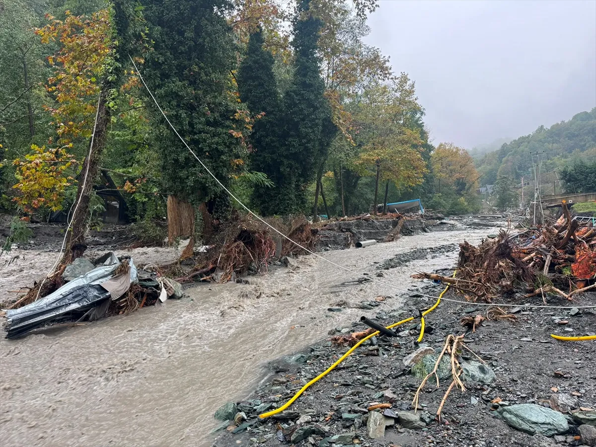Sapanca’da sağanakla çöken yollar, yıkılan köprüler hasarın boyutunu ortaya koydu