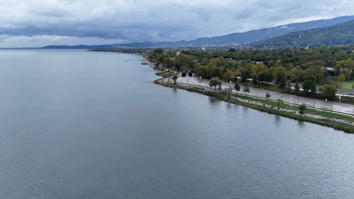 Sapanca Gölü’nde su seviyesi son yağışlarla 34 santimetre yükselerek 30,23 metreye ulaştı