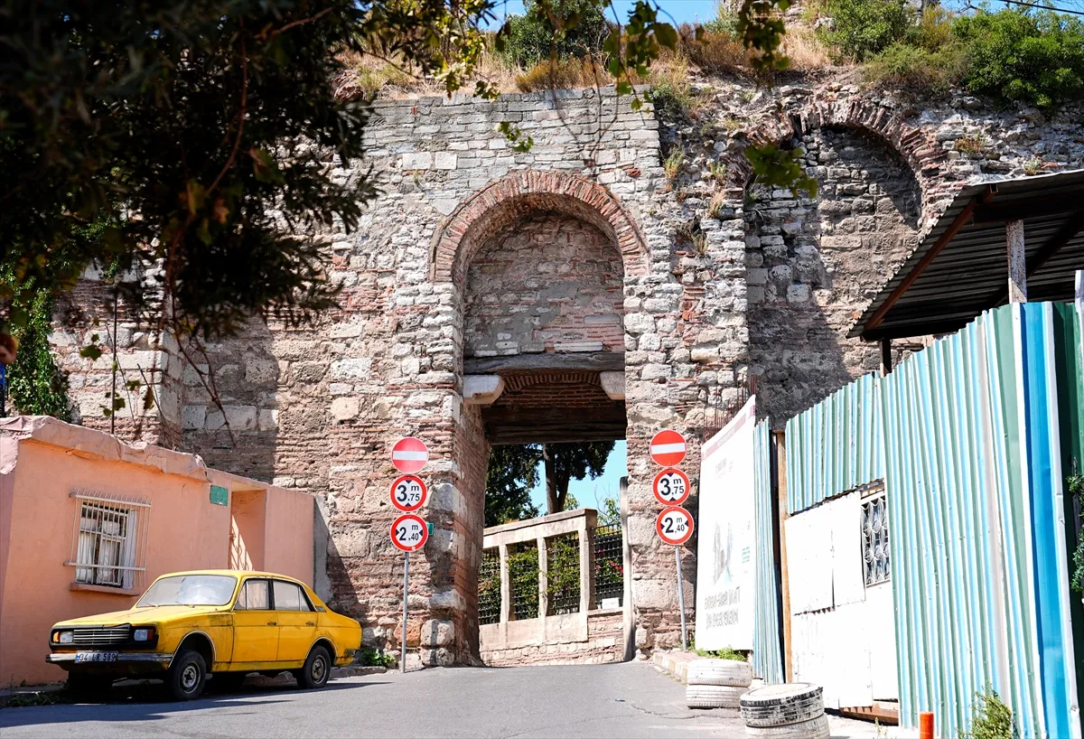 ŞEHRİN TARİHİNE AÇILAN KAPILAR - İstanbul’un medeniyetlerin izini taşıyan kadim kapıları