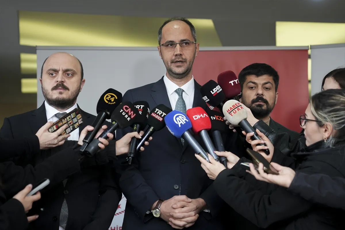 Selden etkilenen Ayazağa’da kentsel dönüşüm ofisi hizmete açıldı Selden etkilenen Ayazağa’da kentsel dönüşüm ofisi hizmete açıldı