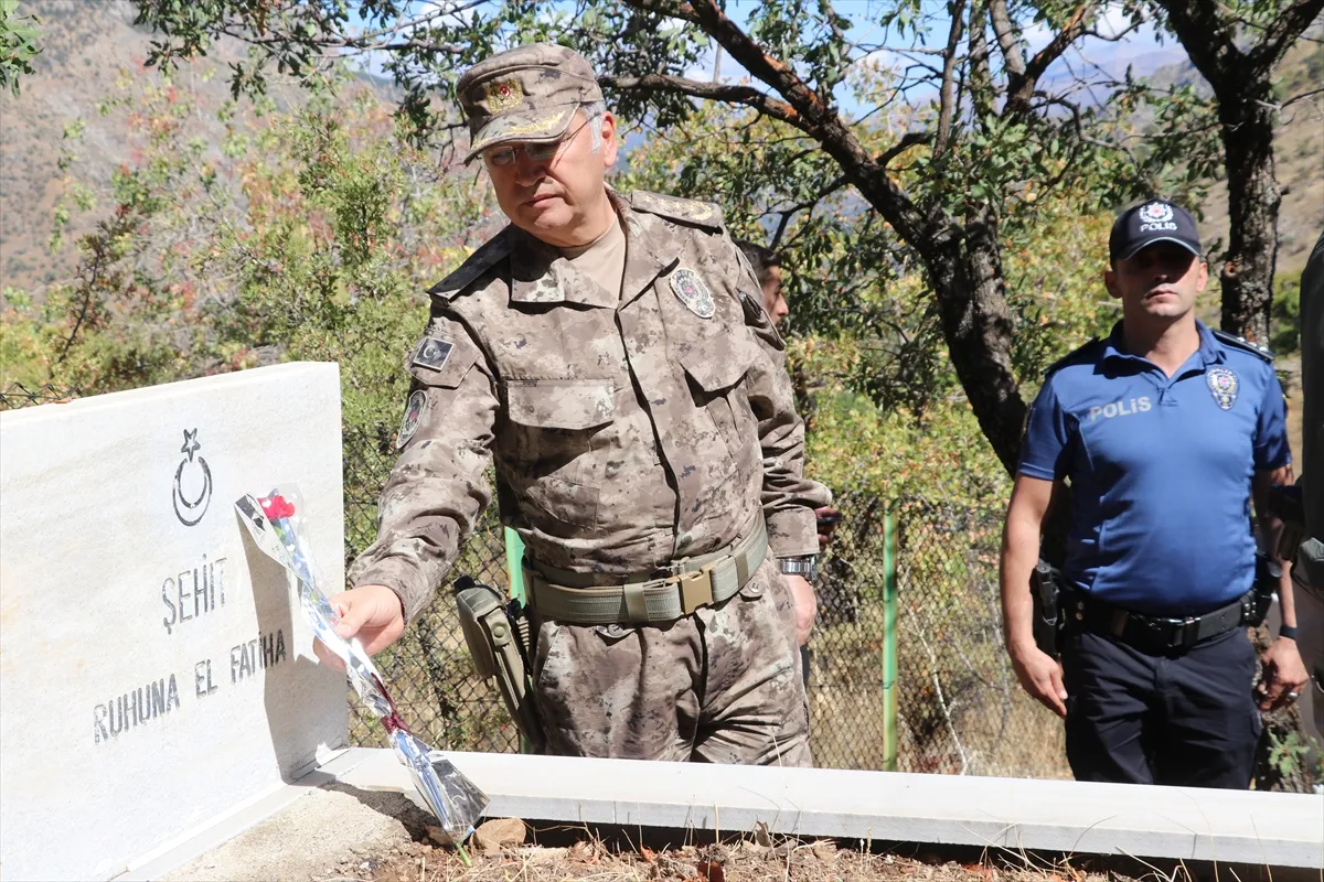 Siirt’in Daltepe ve Kalkancık köylerinde PKK’lı teröristlerin katlettiği 37 kişi anıldı Siirt’in Daltepe ve Kalkancık köylerinde PKK’lı teröristlerin katlettiği 37 kişi anıldı