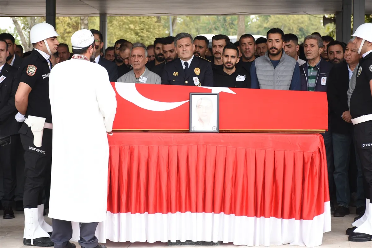 Sinop’ta teknenin alabora olması sonucu ölen polis memuru Malatya’da toprağa verildi Sinop’ta teknenin alabora olması sonucu ölen polis memuru Malatya’da toprağa verildi