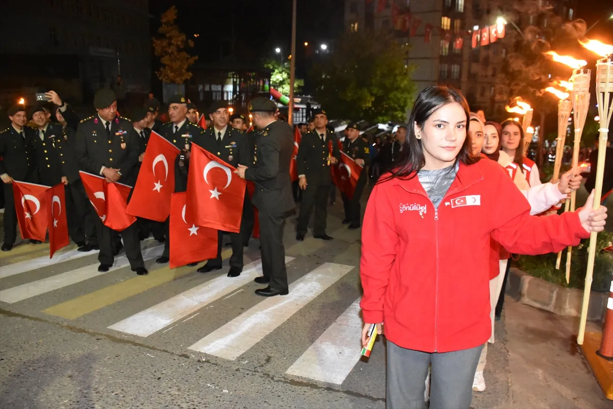 Şırnak’ta Cumhuriyet’in 103. yılına fener alayı Şırnak’ta Cumhuriyet’in 103. yılına fener alayı