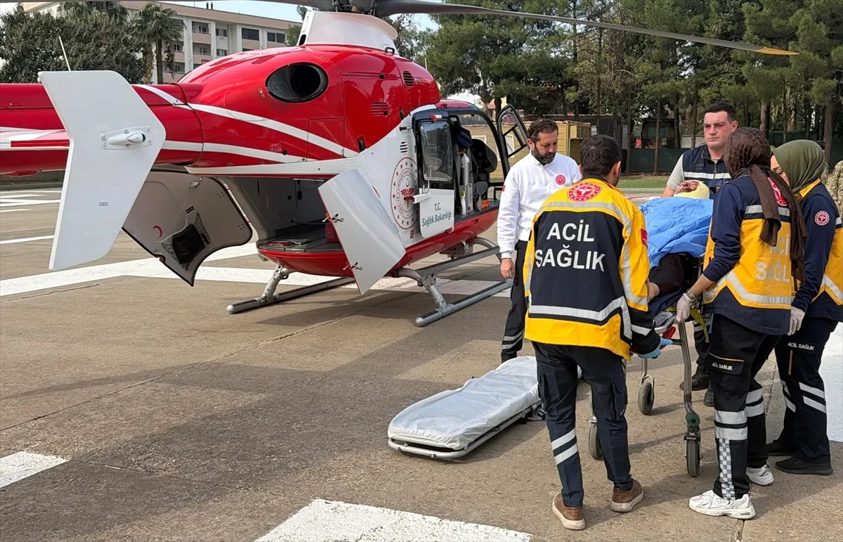 Şırnak’ta vücudunda yanıklar oluşan hasta, ambulans helikopterle Diyarbakır’a sevk edildi Şırnak’ta vücudunda yanıklar oluşan hasta, ambulans helikopterle Diyarbakır’a sevk edildi