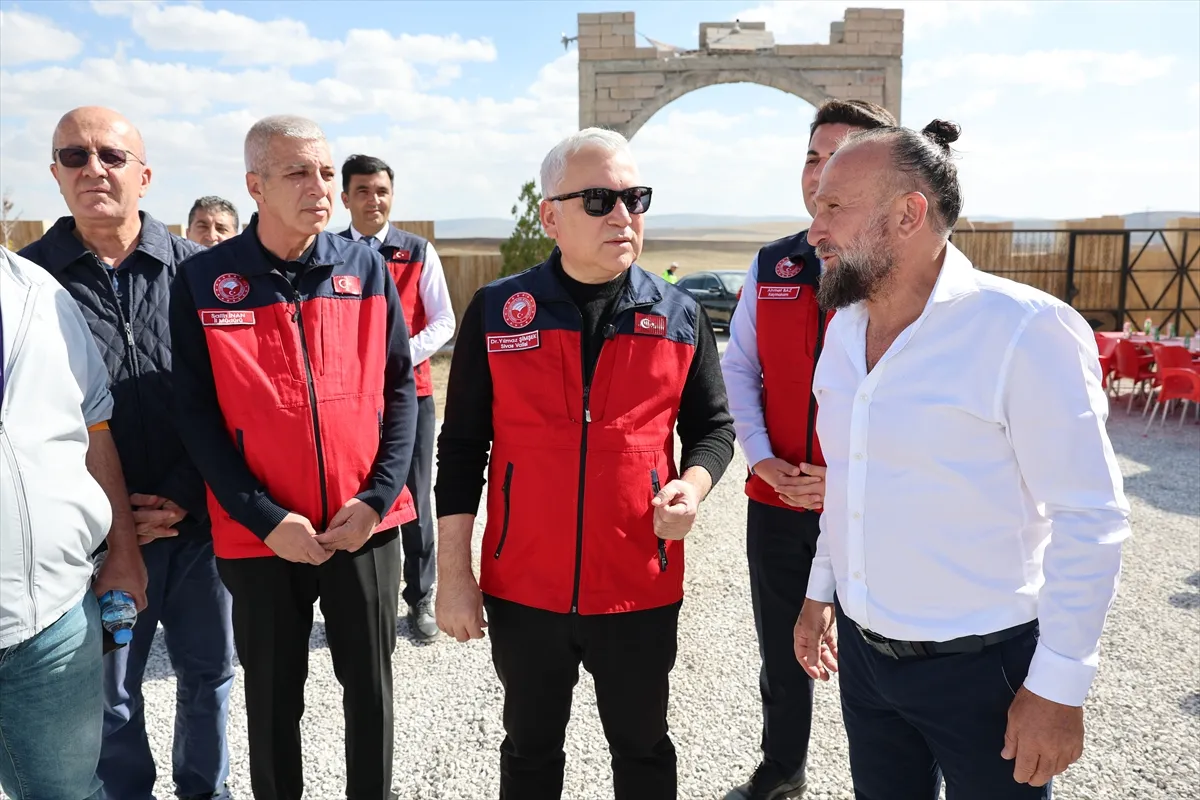Sivas Valisi Şimşek, Kale Çiftlik Projesi’ni inceledi