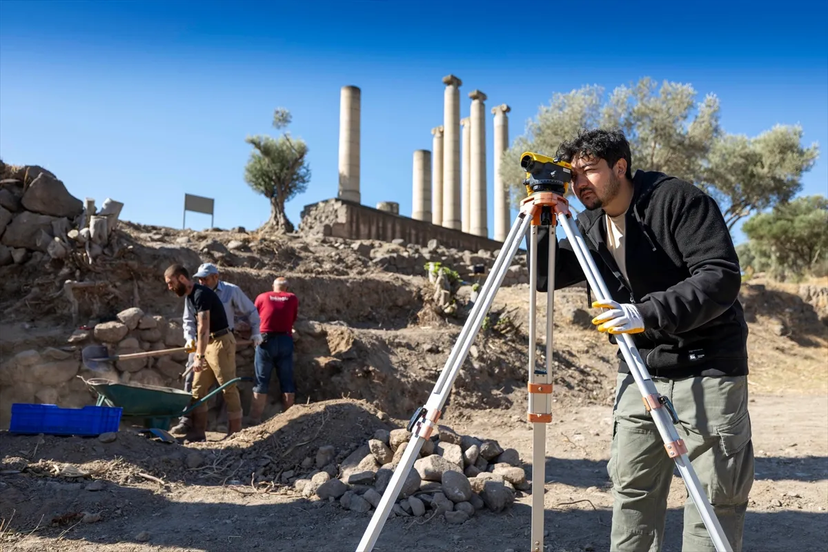 Smyrna Höyüğü’nde 5 bin yıllık yerleşim izleri araştırılıyor