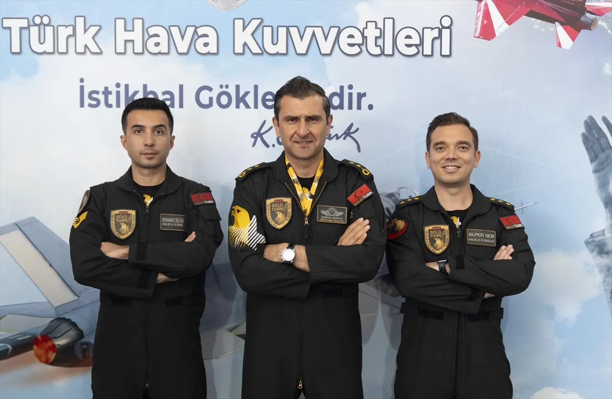 SOLOTÜRK gösterileri gençlerin pilotluk hayallerine ilham oldu