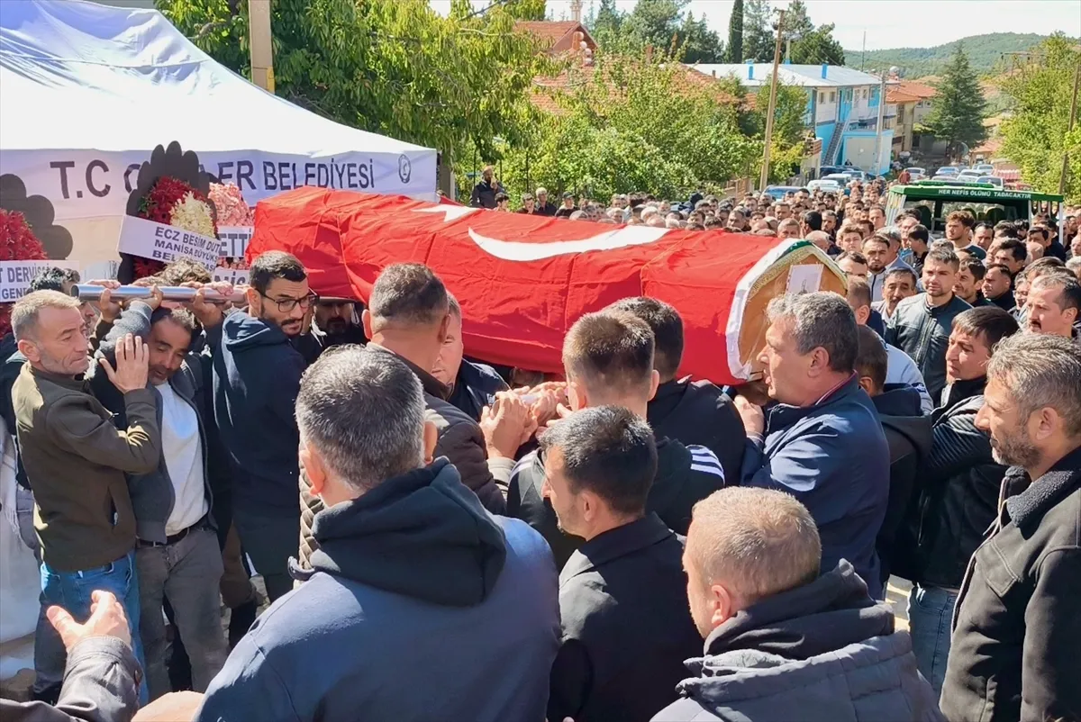 Soma’da maden ocağındaki göçükte hayatını kaybeden Olcay, son yolculuğuna uğurlandı Soma’da maden ocağındaki göçükte hayatını kaybeden Olcay, son yolculuğuna uğurlandı