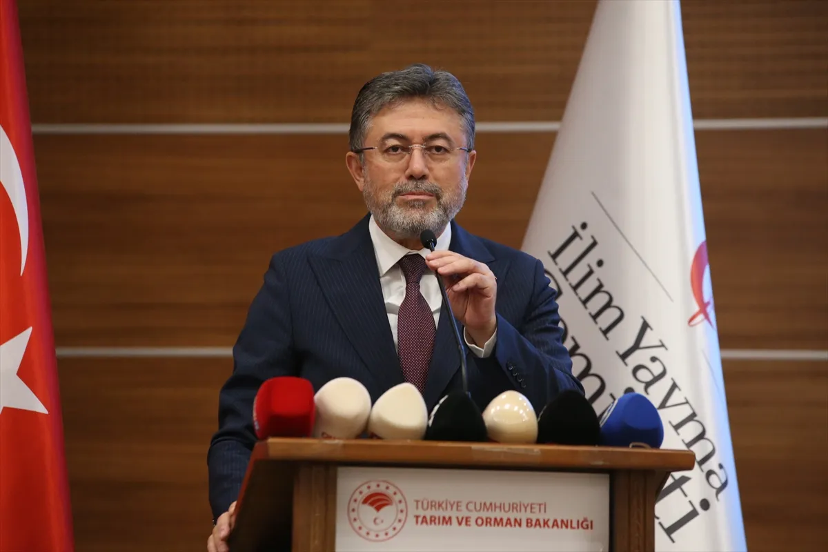 Tarım ve Orman Bakanı Yumaklı, Kastamonu’da şiir yarışması ödül töreninde konuştu Tarım ve Orman Bakanı Yumaklı, Kastamonu’da şiir yarışması ödül töreninde konuştu