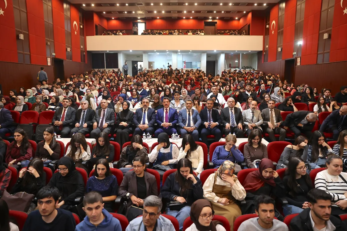 TBMM Adalet Komisyonu Başkanı Yüksel, Mardin’de üniversite öğrencileriyle bir araya geldi TBMM Adalet Komisyonu Başkanı Yüksel, Mardin’de üniversite öğrencileriyle bir araya geldi