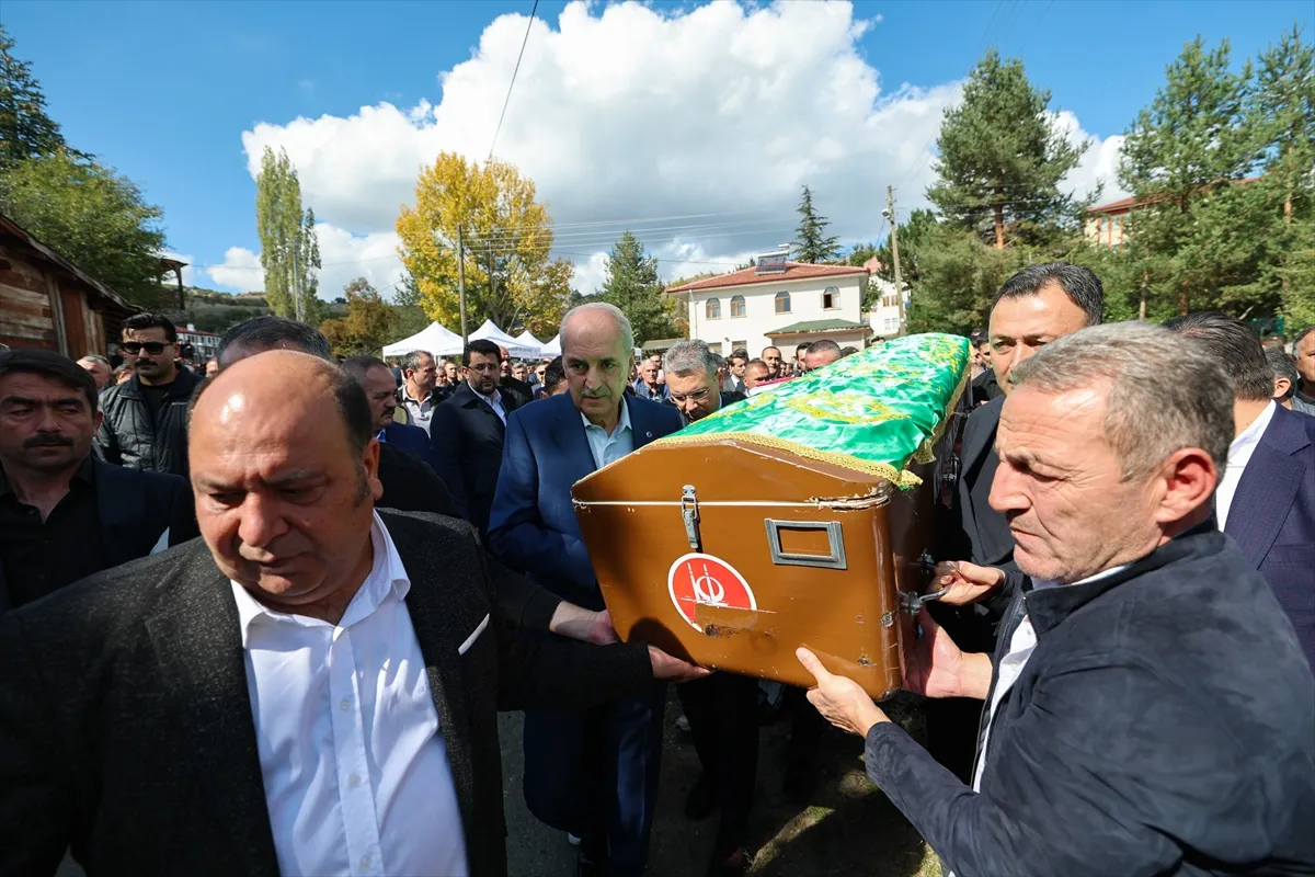 TBMM Başkanı Kurtulmuş, emekli imam hatip Selahattin Çetiner’in cenaze törenine katıldı TBMM Başkanı Kurtulmuş, emekli imam hatip Selahattin Çetiner’in cenaze törenine katıldı